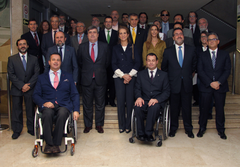 Foto de familia del Comité Paralímpico tras la celebración de la Asamblea en Madrid