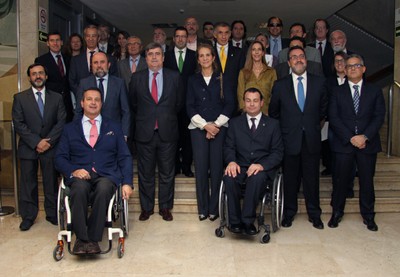 Foto de familia del Comité Paralímpico tras la celebración de la Asamblea en Madrid