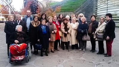 El grupo de mayores durante el desarrollo de la visita