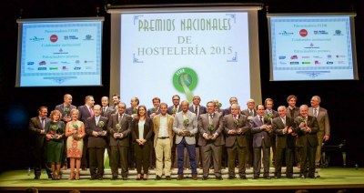 Foto de familia de los galardonados en los Premios FEHR
