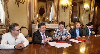 Imagen de la firma del convenio entre la ONCE y los reponsables de Justicia de Navarra