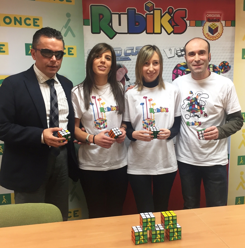 De izquierda a derecha, Manuel Martínez, las afiliadas Ana y Lorena y Ernesto Fernández, en el acto de presentación