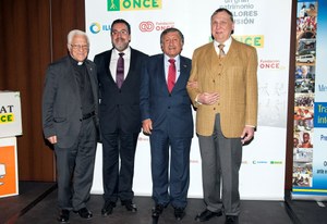 De izquierda a derecha, el padre Ángel, Miguel Carballeda, el embajador de Palestina en Madrid y el presidente de la EBU, en la presentación de la ayuda solidaria