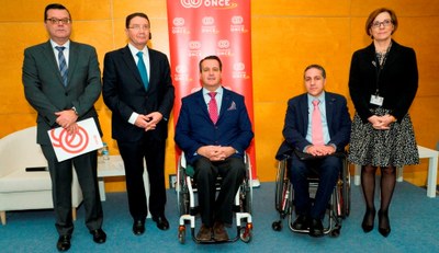 El director general Ignacio Tremiño (en el centro), flanqueado por el resto de miembros de la mesa presidencial de apertura de la Jornada