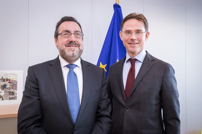 Carballeda y Katainen posan al iniciarse el encuentro