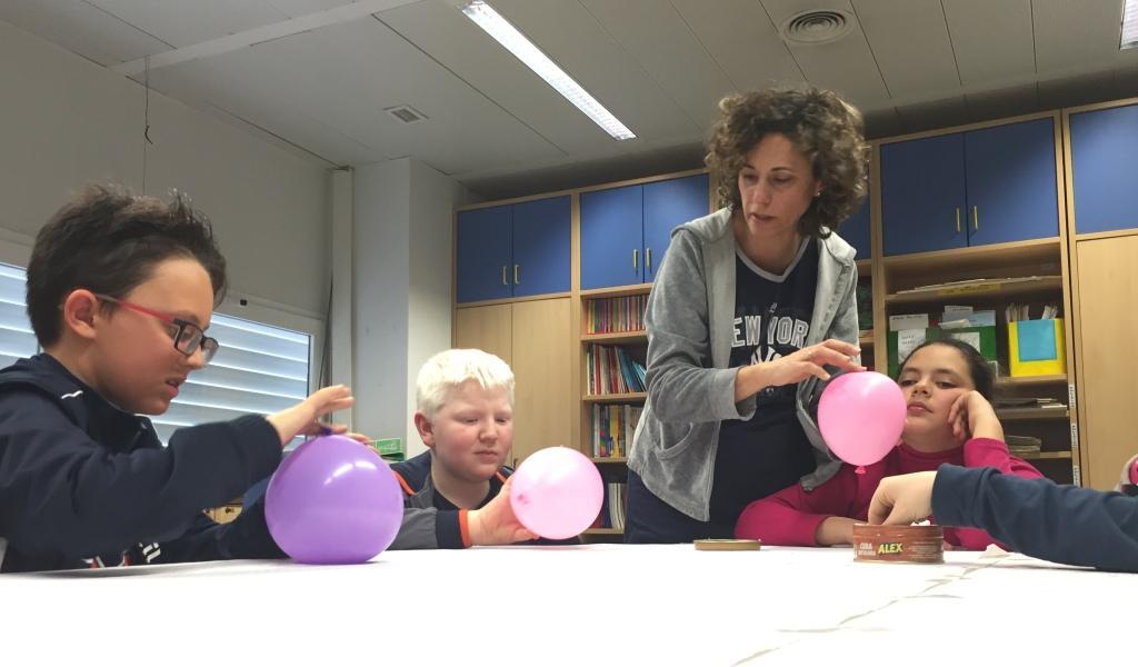 Otro ejercicio sobre resistencia del aire con globos