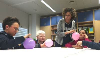 Otro ejercicio sobre resistencia del aire con globos