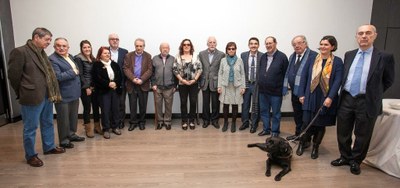 Foto de familia de los jurados con los responsables de la ONCE