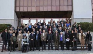 Los miembros de la Asamblea reunidos a la puerta del Centro Cultural y Deportivo de la ONCE en Madrid que acogió el encuentro