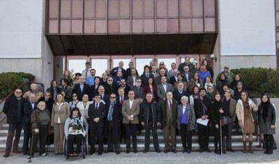 Los miembros de la Asamblea reunidos a la puerta del Centro Cultural y Deportivo de la ONCE en Madrid que acogió el encuentro