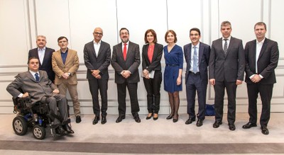 Foto de familia de las dos delegaciones reunidas en Madrid