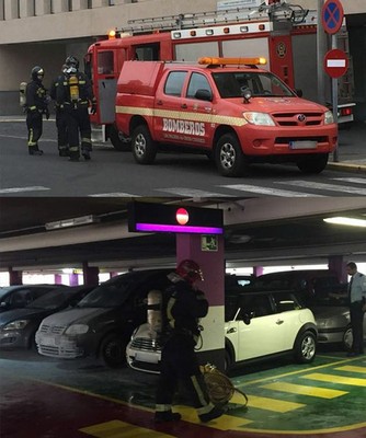 Llegada de los bomberos al lugar de los hechos y (debajo) imagen de su intervención en el parking del hospital