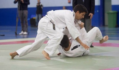 Álvaro Gavilán, dominando a uno de sus contrincantes en uno de los combates del campeonato
