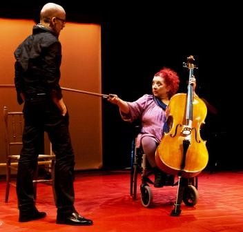 Escena de un espectáculo de Danza Mobile