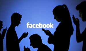 Cartel promocional de Facebook que refleja el perfil de varias personas operando con sus móviles