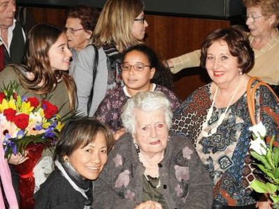 Familiares y amigos felicitan a nuestra compañera afiliada