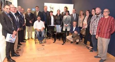 Foto de familia de la inauguración de la exposición en Las Palmas