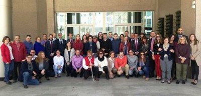 Foto de familia de los participantes en las Jornadas, a la puerta del hotel ILUNION Alacalá Norte