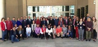 Foto de familia de los participantes en las Jornadas, a la puerta del hotel ILUNION Alacalá Norte