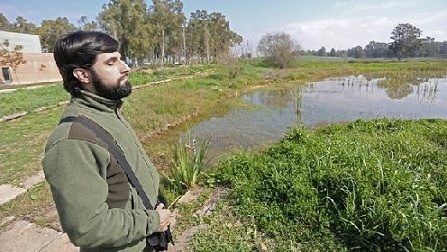 José Carlos Sires en un paisaje campestre