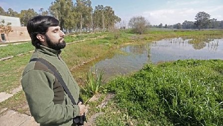 José Carlos Sires en un paisaje campestre