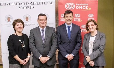 Los representantes de Fundación ONCE y de la Complutense, tras suscribir el acuerdo