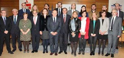El ministro Alonso, rodeado de su equipo de colaboradores y de los titulares de Asuntos Sociales en las distintas Comunidades Autónomas
