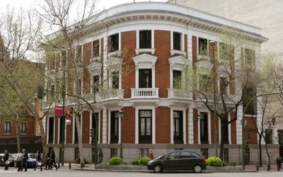 Fachada principal de la sede del Consejo General de la ONCE, en la calle José Ortega y Gasset de Madrid