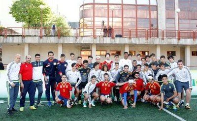 Los integrantes de nuestra selección y del Cadete A del Real Madrid, en las instalaciones deportivas de la ONCE
