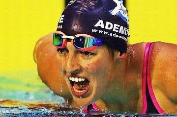 Michelle Alonso, en la piscina, en pleno esfuerzo