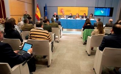 Vista general de mesa y público del acto de presentación del Plan Integral del Ministerio