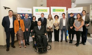 El Jurado del 32 Concurso Escolar posa tras emitir su fallo en la sede del Consejo General de la ONCE