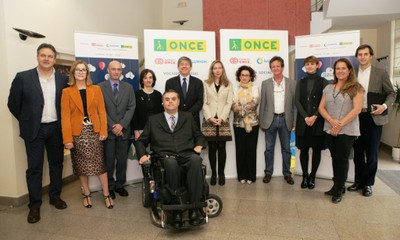 El Jurado del 32 Concurso Escolar posa tras emitir su fallo en la sede del Consejo General de la ONCE