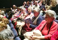 Asistentes a la representación de 'Reina Juana'