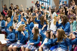 Un momento de las votaciones entre los participantes de la jornada
