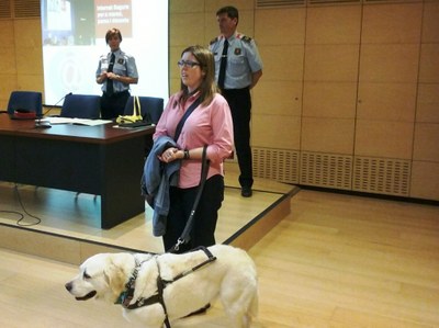 Presentación de la conferencia que brindaron los Mossos d'Esquadra en la Territorial ONCE de Barcelona