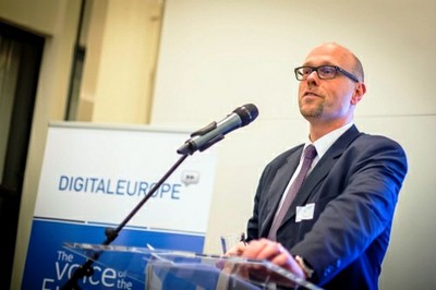 El responsable europeo Jörgen Gren, durante una reciente intervención ante la prensa