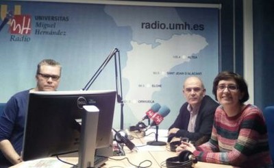 Los presentadores del programa, en el estudio de grabación