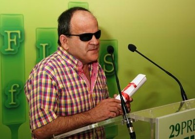Francisco Javier Bernal se dirige al público agradeciendo su distinción