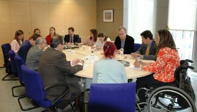 Reunión de trabajo de representantes de ONCE, su Fundación e ILUNION con la responsable del Banco Mundial