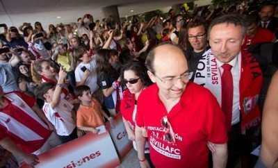 Castro y Cristóbal Martínez pasean entre los centenares de asistentes