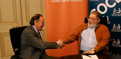 Firma de acuerdo entre los responsables de COCEMFE y Bankinter