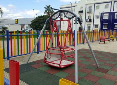 Columpio adaptado para silla de ruedas