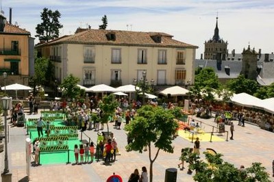 Instalación del circuito de movilidad con perros guía en la celebración del Día de la ONCE en Madrid