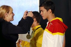 Oliver (en una imagen de archivo) recogiendo una medalla de oro en el podio