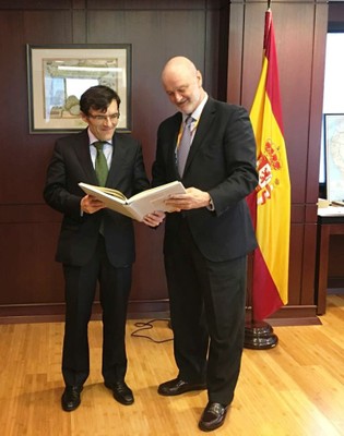 Encuentro en la embajada española en Washington, con su titular Ramón Gil-Casares