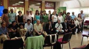 Voluntarios, representantes de ONCE, de FOAL, de ULAC y del ICEVI posan juntos al fin de las jornadas