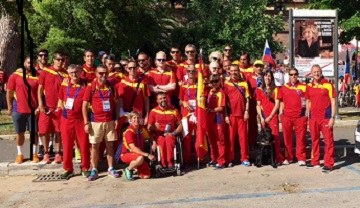 Foto de familia del equipo español de atletismo adaptado que ha participado en Italia