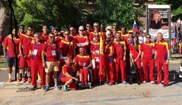 Foto de familia del equipo español de atletismo adaptado que ha participado en Italia