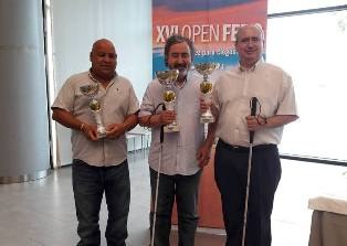 Los galardonados en el certamen posan con sus trofeos